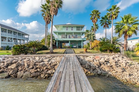 How convenient to walk from the house straight to the bay to fish. No car needed