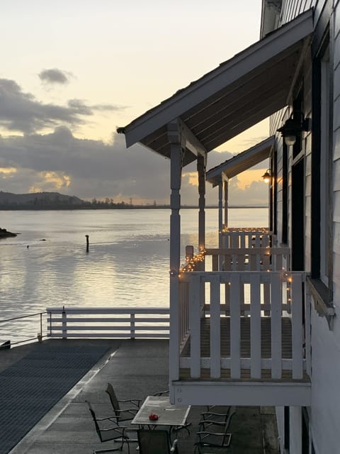Calm Evening from Balcony - end balcony in photo is Lurline.