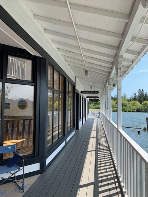 Viewpoint Landing Entry Walkway