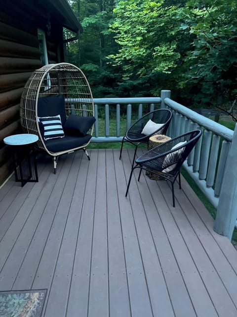 Front Entry Deck Seating