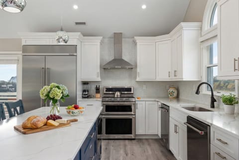 Gourmet Kitchen for Family Feasts and Memorable Gatherings!