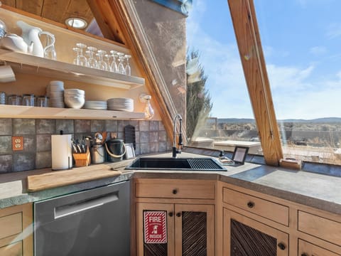 Full kitchen with all the essentials