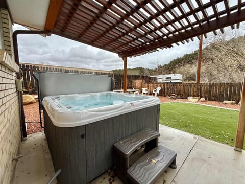 After a day of exploring and adventuring in the nearby national parks, the hot tub is perfect spot to relax and soak your muscles.