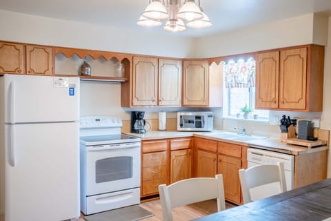 The fully equipped kitchen makes cooking your favorite meals easy!