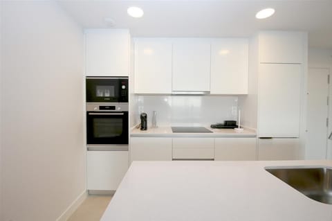 More pictures of the fully equipped kitchen