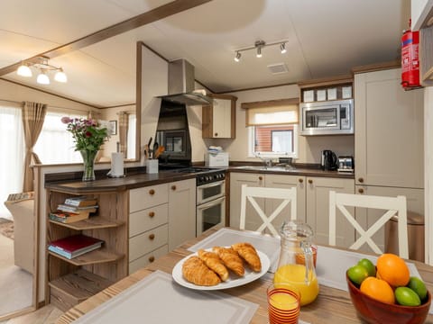 Blue, Horizon, Landscape, Sea, Coast, Coastal And Oceanic Landforms, Beach, Ocean, Shore, Sand