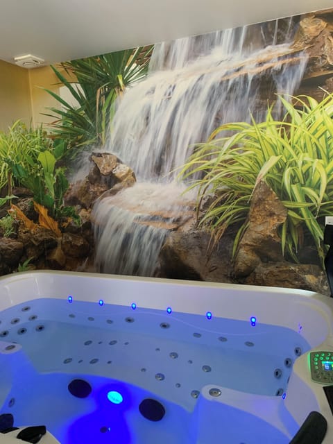 Indoor spa tub