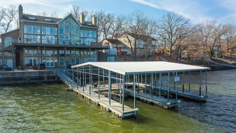 Private Boat dock - Swimming is at your own risk - Main channel