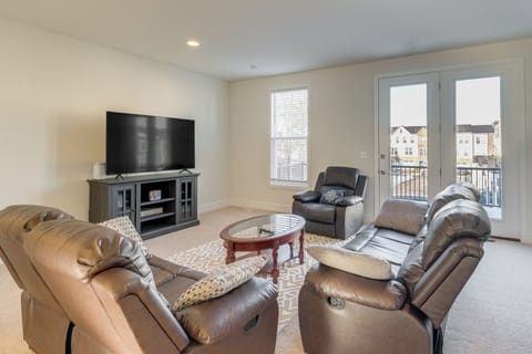 Gainesville Vacation Rental | 4BR | 3.5BA | 2,000 Sq Ft | Stairs Required
