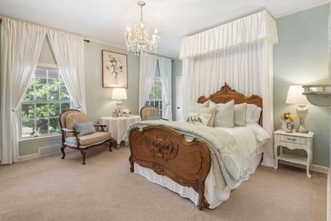 Lush Magnolia suite with queen size bed and sitting area
