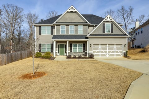 Sharpsburg Vacation Rental | 5BR | 3BA | 3,200 Sq Ft | Step to Enter