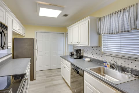 Kitchen | 1st Floor | Cooking Basics | Stove/Oven | Microwave