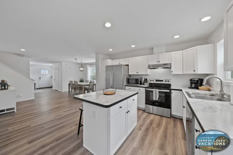 Great entertaining space with open access from front entry to back door.