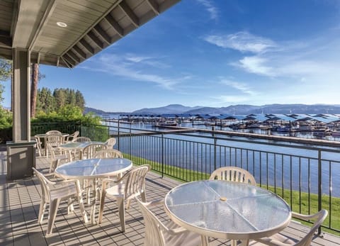 WorldMarkArrowPoint_15_outdoor-living