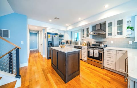 Modern Gourmet Kitchen with Sleek Finishes