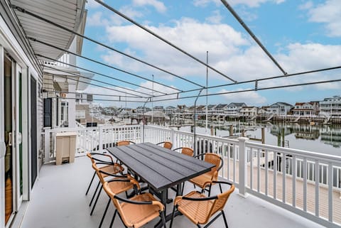 Breezy Al Fresco Dining | By the Bay