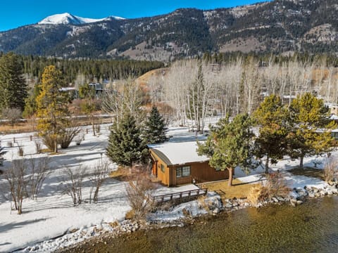 Cabin With Fish Creek