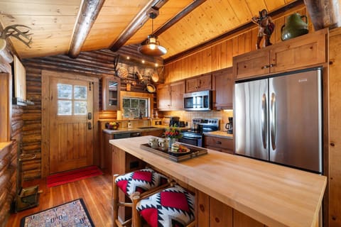 Kitchen / Dining Area