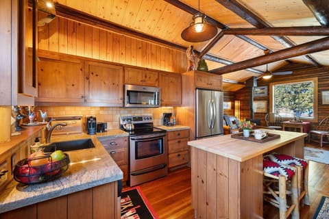 Kitchen / Dining Area
