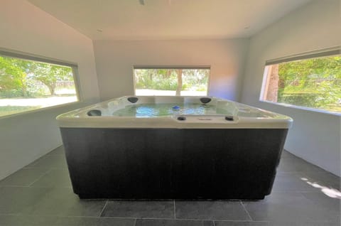 Indoor spa tub