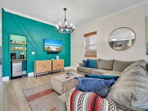 Accent Walls Galore for a Fun Beach Experience