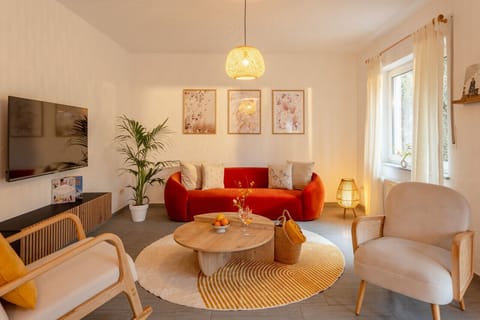 Ein Ort der Entspannung und Gemütlichkeit - Willkommen in unserem modernen Wohnzimmer, das zum Wohlfühlen einlädt!