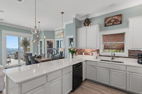 Anchor Cliff-Second Floor Kitchen - Anchor Cliff-Second Floor Kitchen