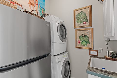 Anchor Cliff-Seacrest-Second Floor Laundry and Bonus Fridge - Anchor Cliff-Seacrest-Second Floor Laundry and Bonus Fridge