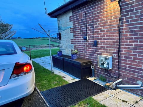 Park by the bungalow.