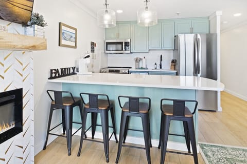Kitchen Island with barstools