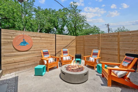 Outdoor Lounge Area: Gather around the fire pit for memorable evenings under the Texas sky!