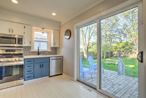 Easy access to fenced in backyard, helpful when kids are playing outside.