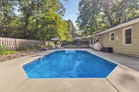 Inviting private pool