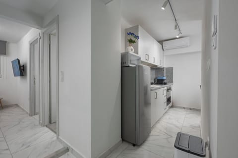 Living / Kitchen View01