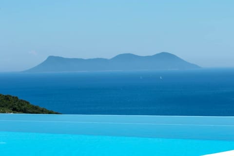 Pool with sea view (6)