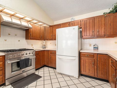 Oversized gas stovetop/oven