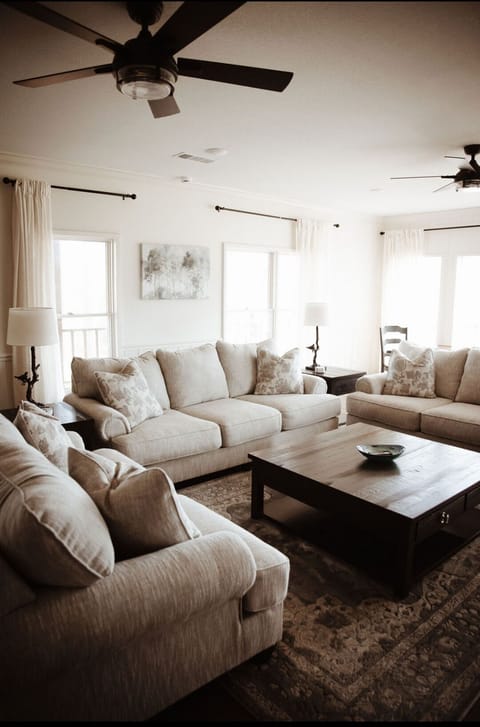 Spacious living room with mountain views 