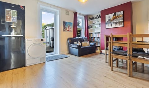 Living Room/Dining Area