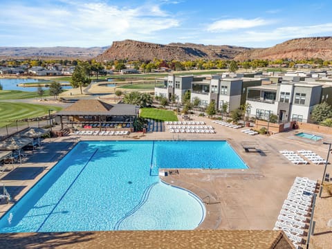 Bloomington Villas Community Pool