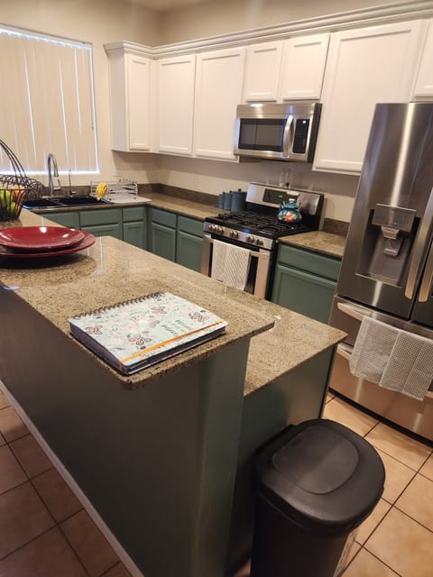 Modern stainless steel gas range motion faucet drink door icemaker 