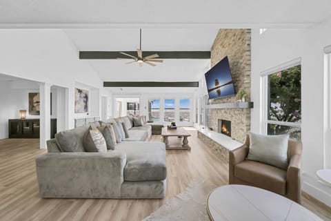 Unbeatable lake views as you walk in