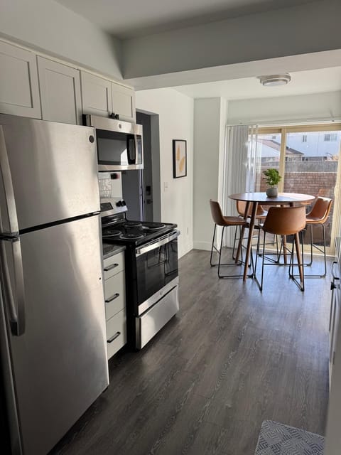Kitchen w/ Breakfast Nook