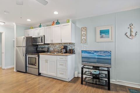 The Chef in your family will love the well-equipped Eat-in Kitchen.