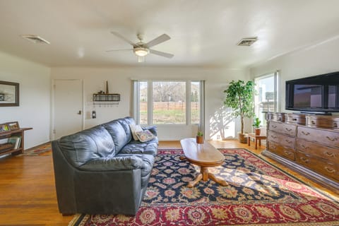 Woodlake Vacation Rental | 2BR | 1BA | 1,270 Sq Ft | 5 Steps to Enter