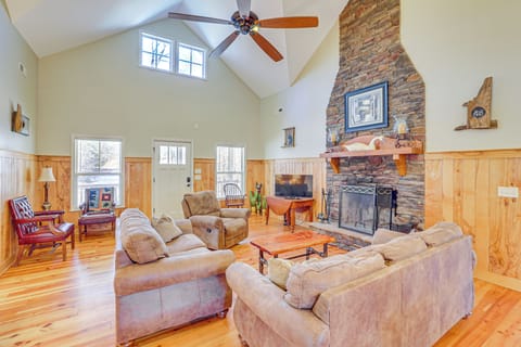 Marietta Vacation Rental | 3BR | 2BR | 1,500 Sq Ft | Steps Required