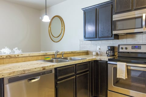 Fully-stocked with dish detergent and linens for easy clean-up!