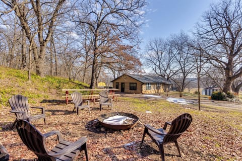 Sulphur Vacation Rental | 3BR | 2BA | Steps Required | 1,300 Sq Ft