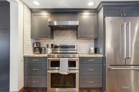 Fully Equipped Kitchen with New Appliances and Granite Countertops