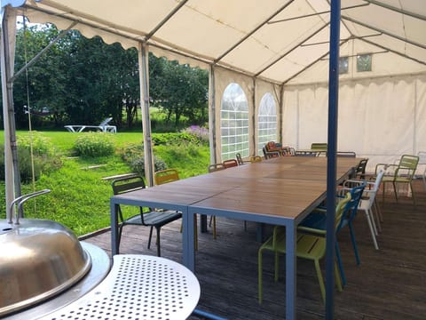barbecuing with a view of the garden
