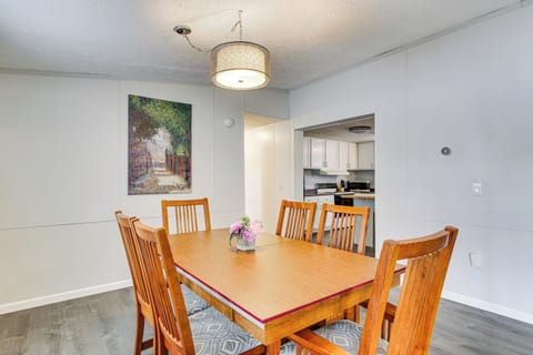 Dining Table | Dishware & Flatware